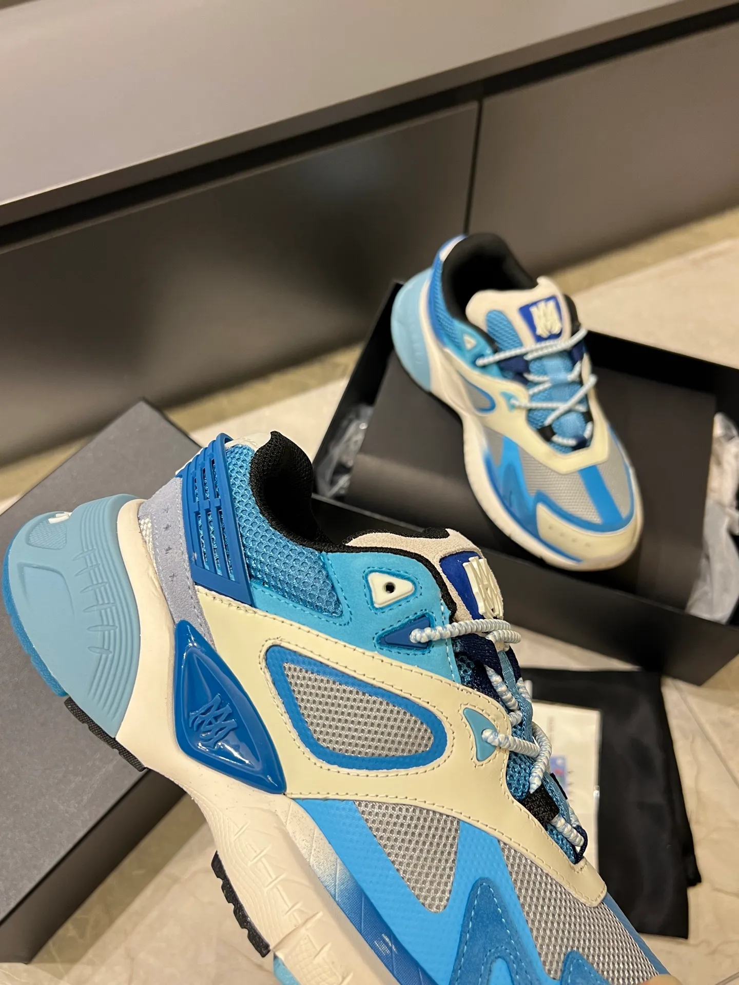 Men's shoes 💰p680 AMIRI's new men's casual sports shoes, made of first-layer cowhide upper and original breathable mesh, rich in three-dimensionality, contrasting color design, simple style, fashionable and sporty, breathable mesh lining, original ultra-light outsole, a must-have item for daily leisure! Size: 38-45!